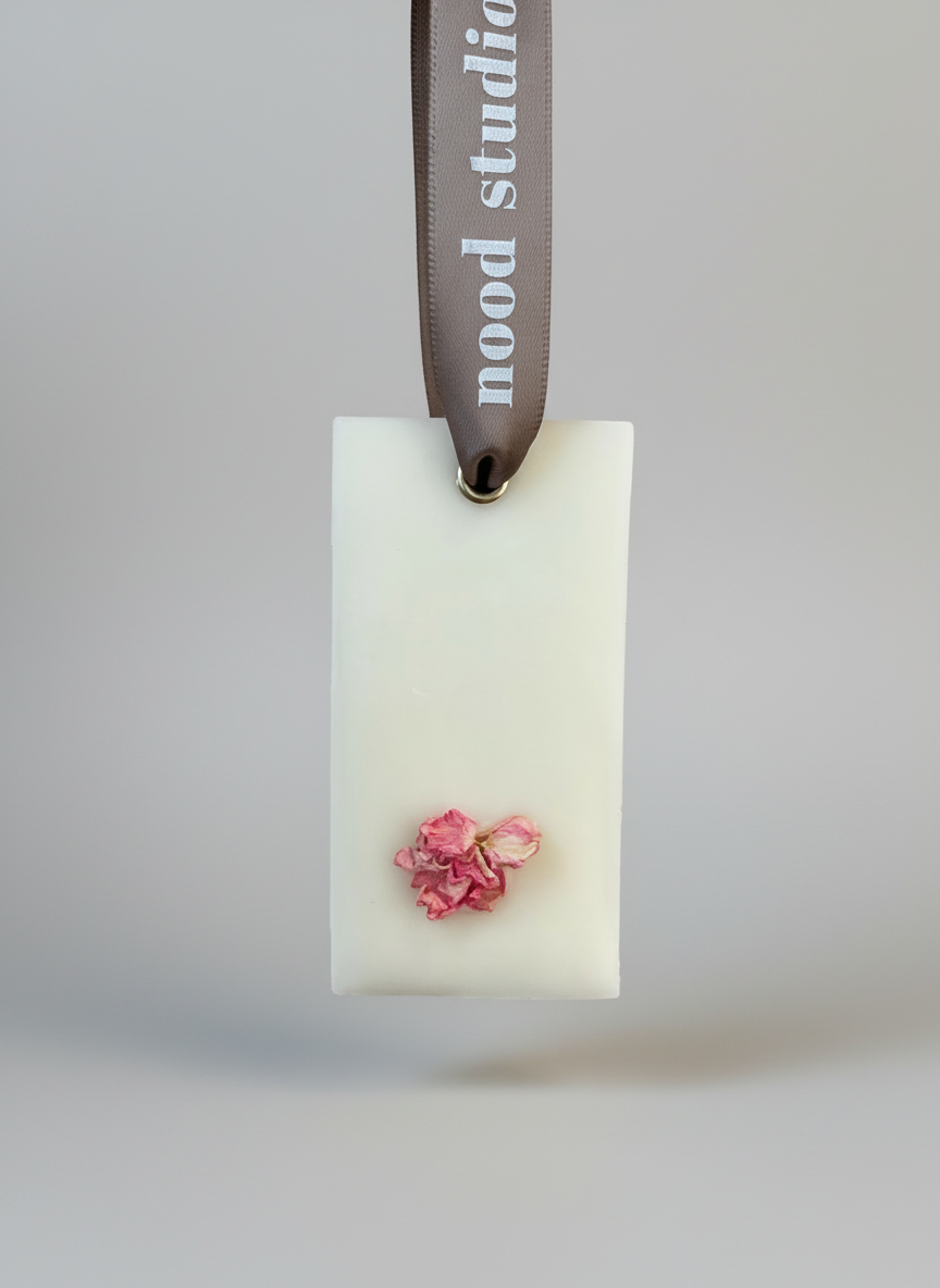 hana - peony petals