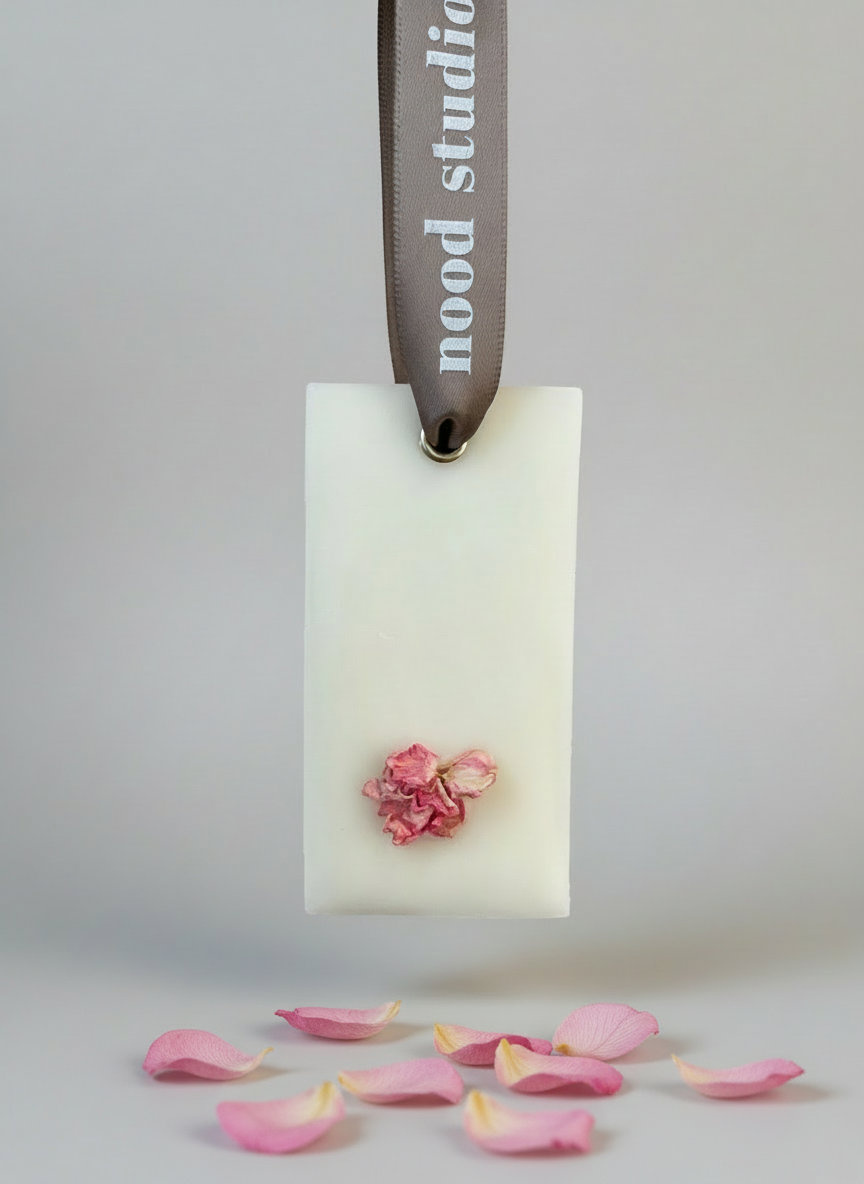 hana - peony petals